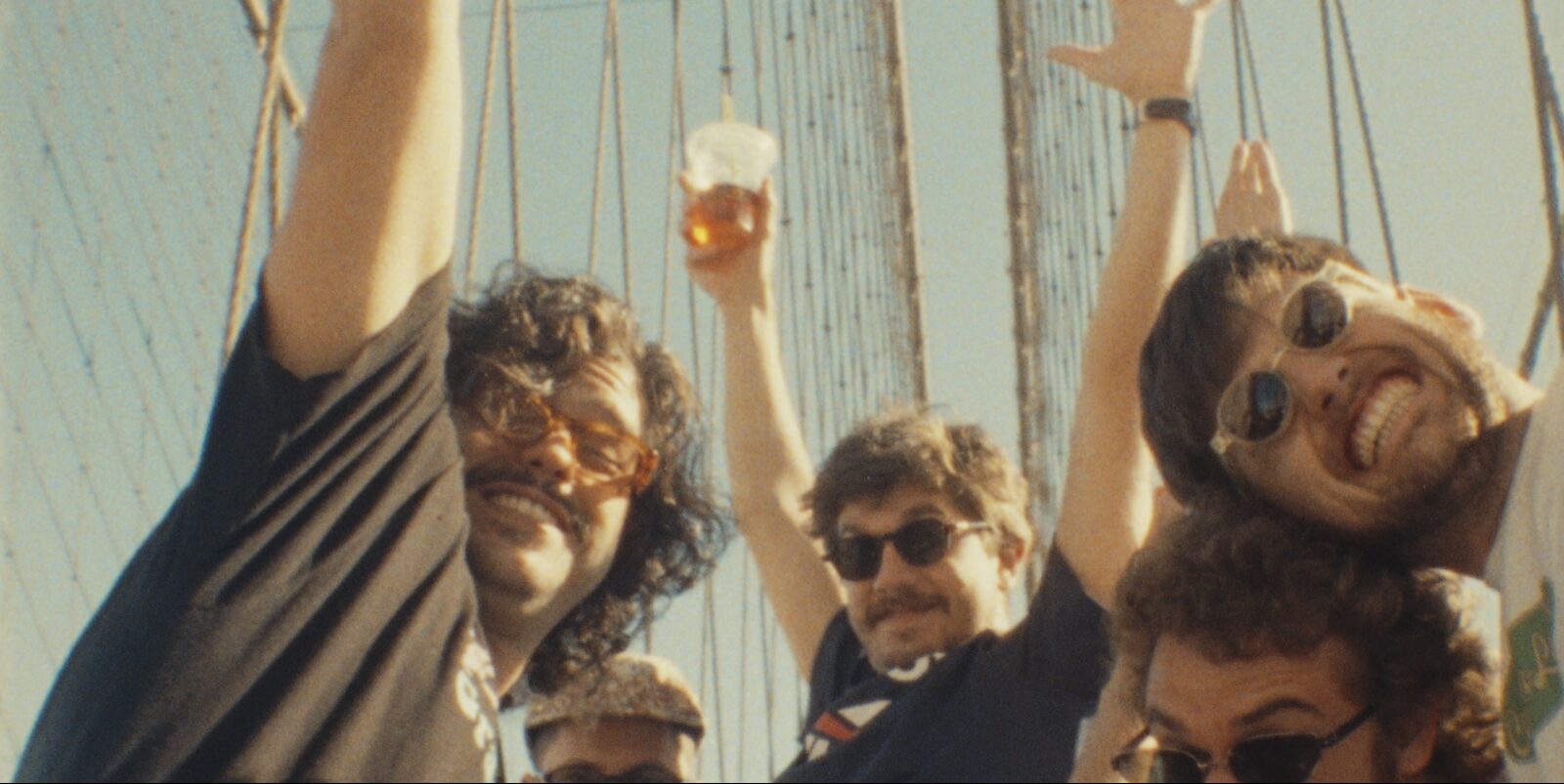 Jovem Dionísio lança canção inédita 'Não Pense' com videoclipe gravado em Nova Iorque