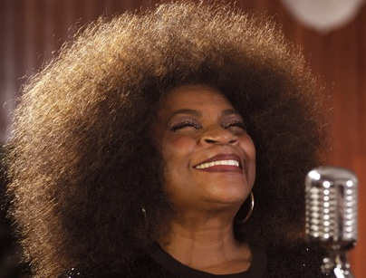 Zezé Motta celebra Caetano Veloso em show no Sesc 24 de Maio